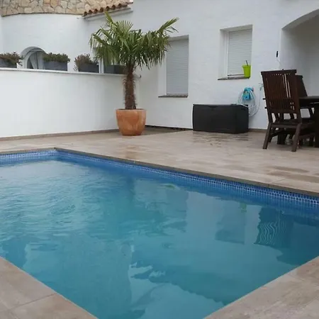 Casa Kneis Holiday home Empuriabrava